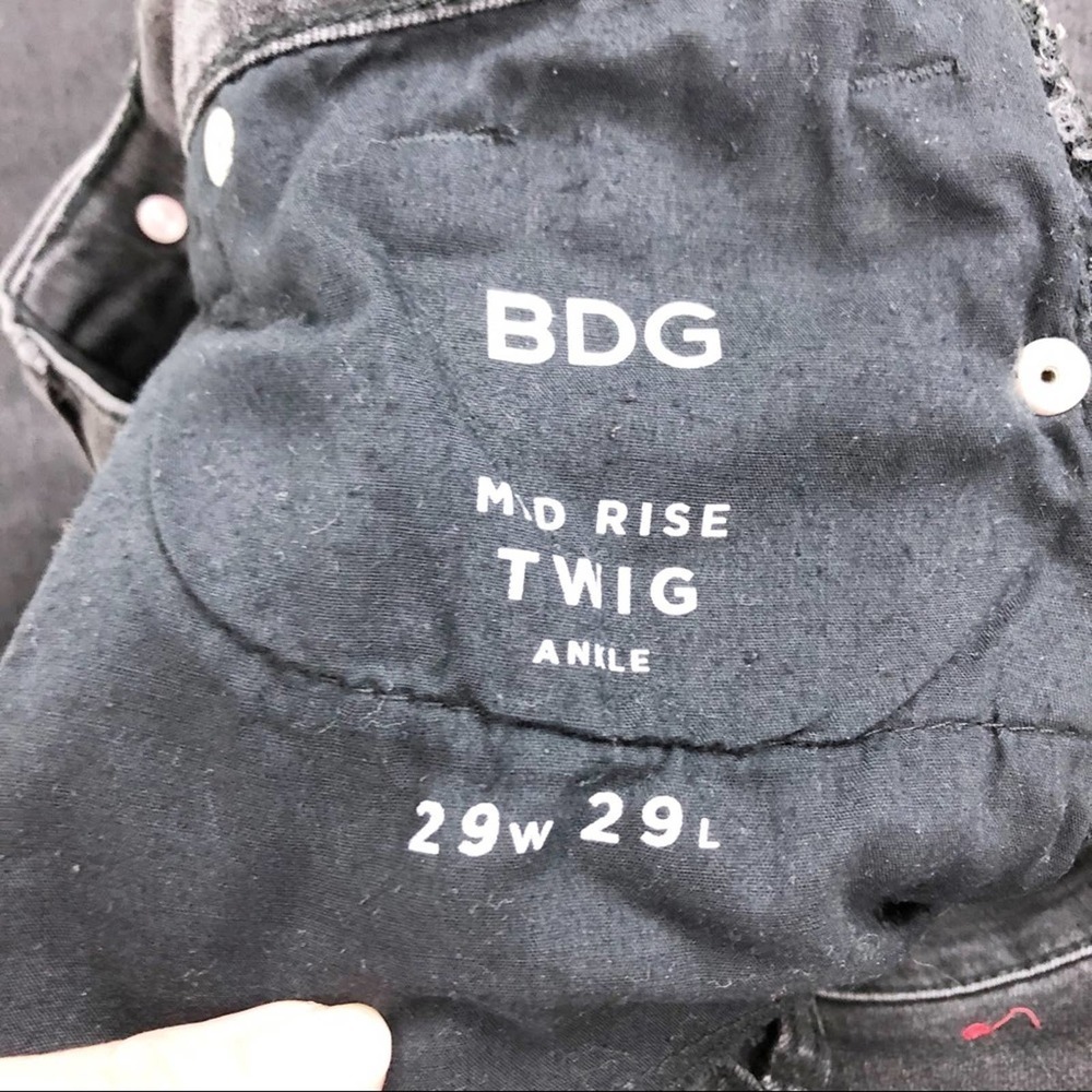 BDG Mid Rise Twig Ankle Skinny Jeans Embroidered Black Denim 29W 29L - Picture 6 of 16